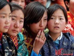 不丹的女人的生活照,传统与现代生活的交织画卷